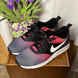 Nike Men's Air Max Tavas Gradient Sneakers Size 11